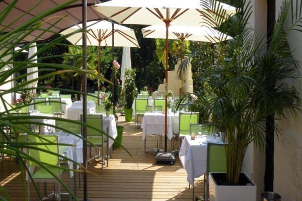 Logis Hotels - Le Pont Bernet - Hotel 2 Etoiles Et Restaurant Le Pian-Médoc Eksteriør bilde