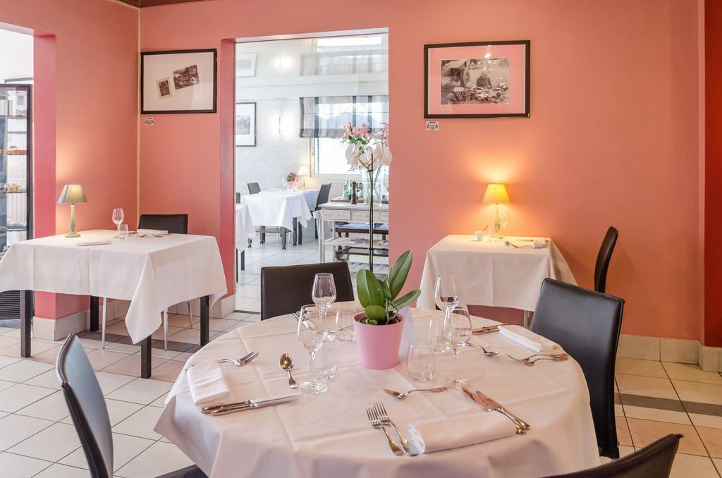 Logis Hotels - Le Pont Bernet - Hotel 2 Etoiles Et Restaurant Le Pian-Médoc Eksteriør bilde