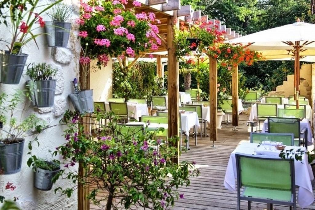 Logis Hotels - Le Pont Bernet - Hotel 2 Etoiles Et Restaurant Le Pian-Médoc Eksteriør bilde