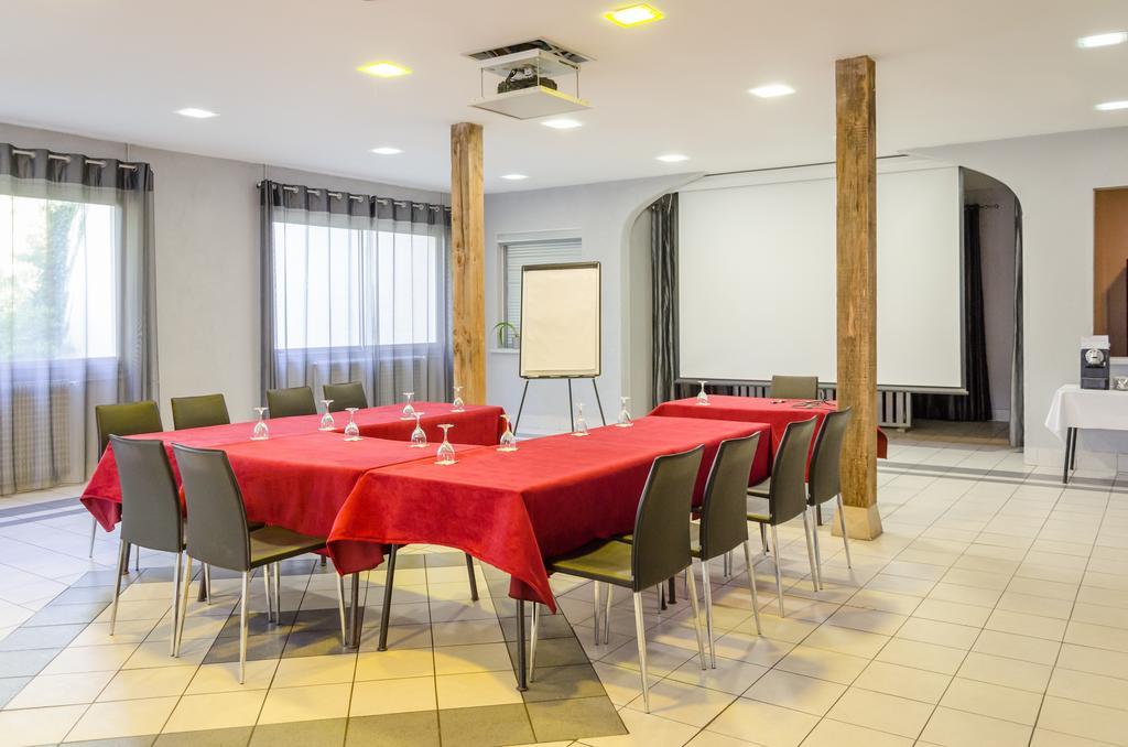 Logis Hotels - Le Pont Bernet - Hotel 2 Etoiles Et Restaurant Le Pian-Médoc Eksteriør bilde