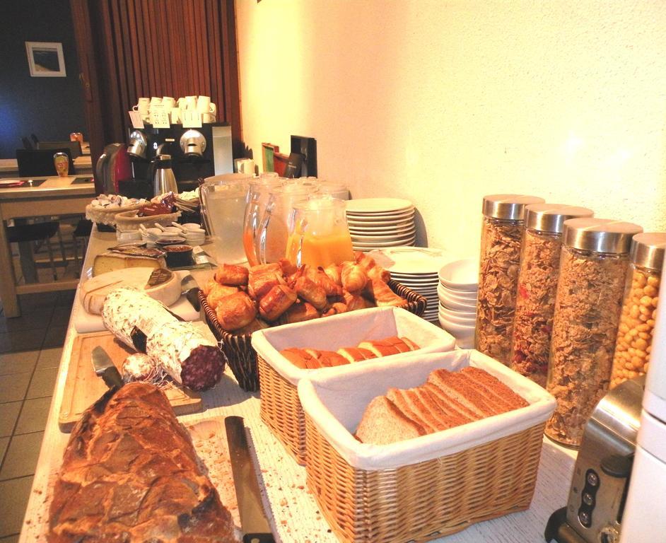 Logis Hotels - Le Pont Bernet - Hotel 2 Etoiles Et Restaurant Le Pian-Médoc Eksteriør bilde